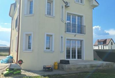Casă cu 4 camere în Stupini - 1