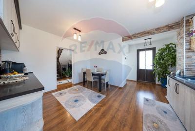 Casă cu 5 camere cu Teren 505 Mp în Hălchiu - 9