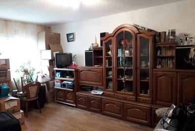Apartament cu 3 camere decomandat în C5 - 6