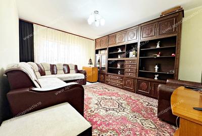 Apartament cu 3 camere decomandat în - 2