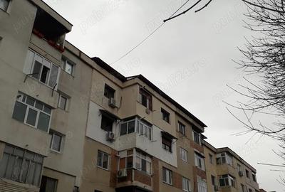 Inchiriez apartament cu 2 camere decomandat etaj 1 - 3