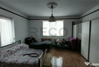 Casă cu 7 camere cu Teren 2203 Mp în Sântion - 3