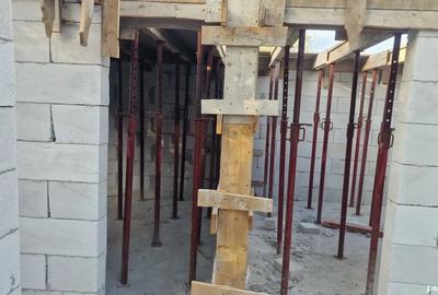 Casă cu 4 camere cu Teren 1800 Mp în Bârsoiu - 1