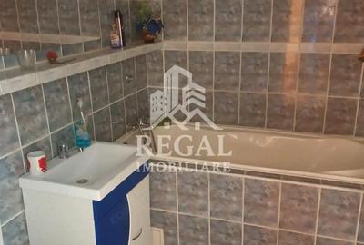 Apartament cu 3 camere de vanzare. Zona Micro 5 - 3