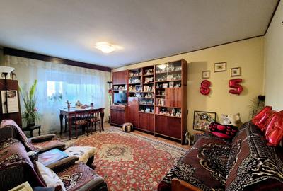 Casa de Cultura -  2 camere decomandate , etaj 1 - 8