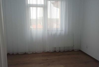Apartament cu 2 camere decomandat în Turnișor - 2