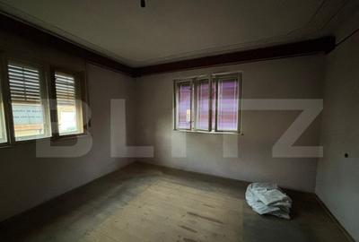 Casa cu anexe si gradina. - 1