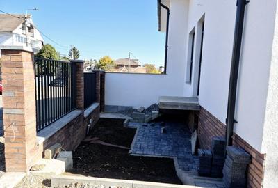 Duplex in Dambul Rotund  cu front la doua strazi - 4