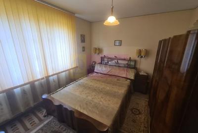 Apartament cu 3 camere de vanzare in Campina - Zona Scoala Centrala - 8