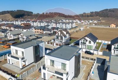 Casă cu 9 camere cu Teren 501 Mp în Hărman - 33