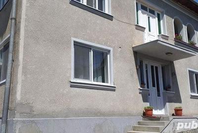 Casă cu 8 camere cu Teren 1669 Mp în Gilău - 2