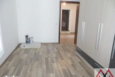 Apartament cu 4 camere semidecomandat în Berceni - 18