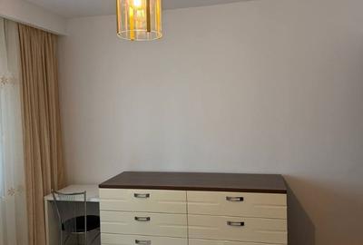 Apartament cu 3 camere decomandat în Vitan