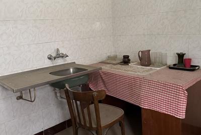 Apartament cu 3 camere semidecomandat în Central - 2