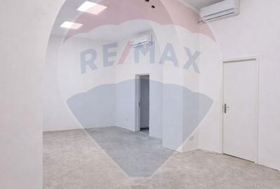 Spațiu comercial, de 37.2 mp, în Eroii Revoluției - 8