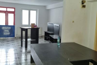 Spațiu comercial, de 900 mp, în Central - 1