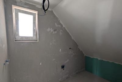 Apartament cu 3 camere semidecomandat în Florești - 3