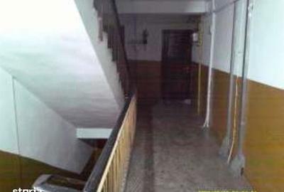 Apartament cu 3 camere în Micro 4 - 2