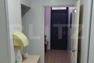 Spațiu comercial, de 200 mp, în Central - 4