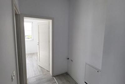 Bloc Nou. Etaj 1. Asfalt. Langa Magazine si mijloace de transport - 4