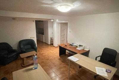 Apartament cu 3 camere semidecomandat în Romană
