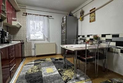 Apartament cu 3 camere decomandat în Progresul - 9