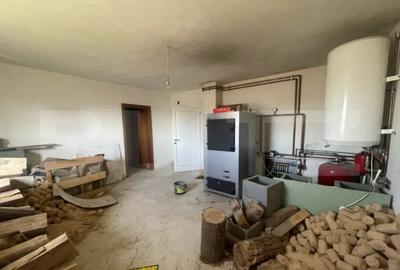 Casă cu 7 camere cu Teren 1300 Mp în Central - 2