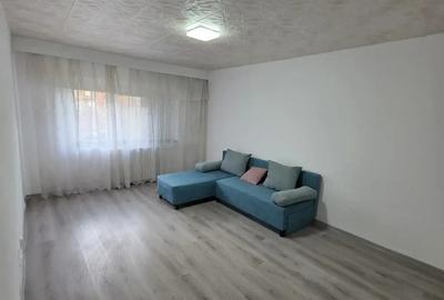 Vand sau Inchriez Apartament Cu 2 Camere Decomandat ZONA Ultra Centrala PARTER - 2
