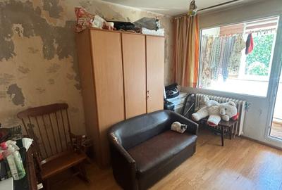 Apartament cu 3 camere semidecomandat în Berceni - 8