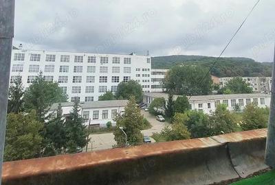 Apartament 4 camere de vanzare in Curtea de Arges zona Confectii - 1