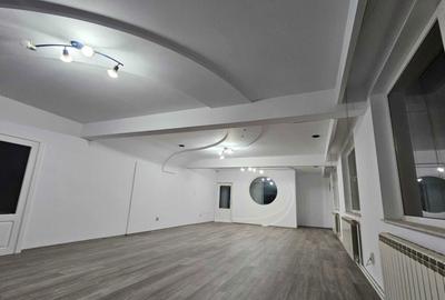 Spațiu comercial, de 82 mp, în Central - 2