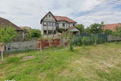 Casă cu 4 camere cu Teren 251 Mp în Vladimirescu