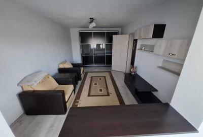Apartament cu 2 camere decomandat în Tractorul - 2