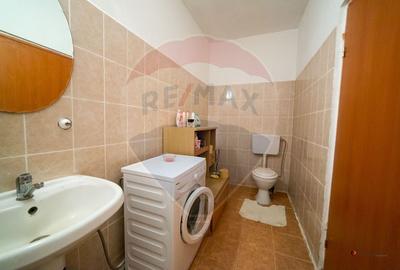 Casă individuală cu 8 camere cu Canalizare în Turnu - 12