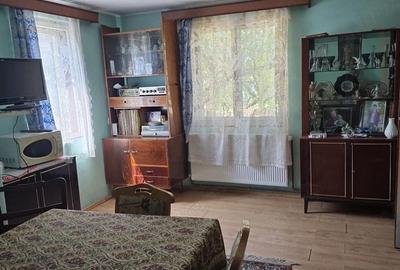 Casă cu Teren 1395 Mp în Central - 2