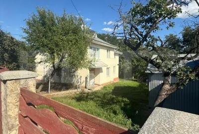 Casă cu 7 camere cu Teren 1352 Mp în Burdujeni - 2