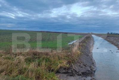 Teren de 390000 mp, în Central