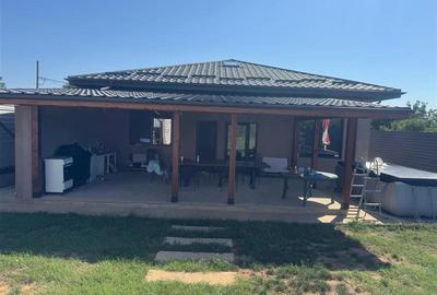 Casă individuală cu 4 camere cu Canalizare în Central