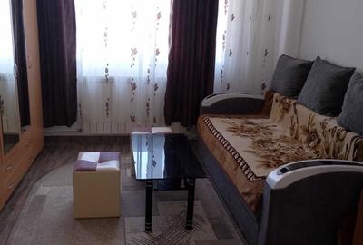 Garsonieră decomandată în CET - 7