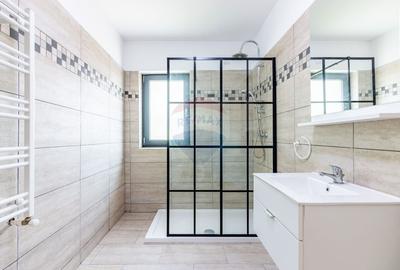 Casa / Vila in Corbeanca,  toate utilitatile, strada principala - 14