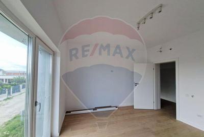 Casa / Vila - 132,5 mp , teren - 264 mp / zona Carcea - 19