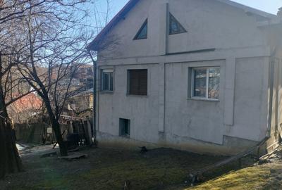 Casă cu 4 camere în Trivale