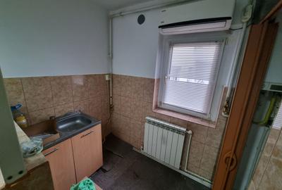 Apartament cu 3 camere decomandat în Poarta 6 - 18