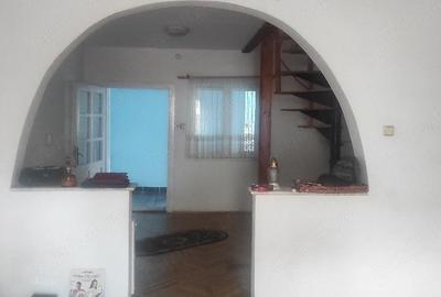 Casă cu 3 camere cu Teren 600 Mp în Central - 2