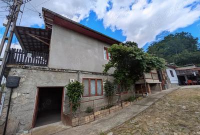 Casa cu teren generos de vanzare in Comarnic, Prahova aproape de DN1 - 2