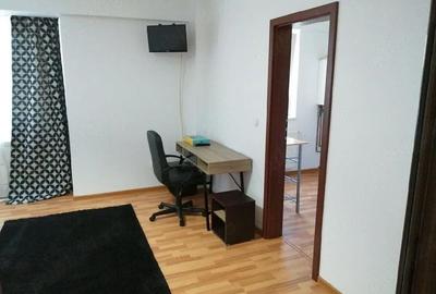 Garsonieră decomandată în 1 Mai - 3