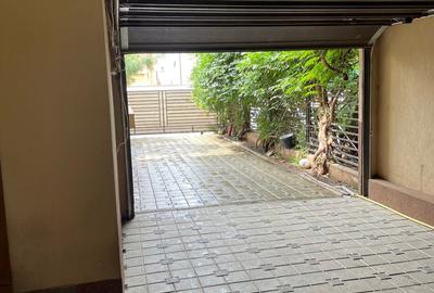 Duplex cu 6 camere cu Canalizare în Central - 16