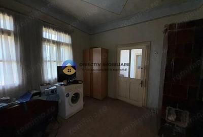 Casa + teren spa?ios de vanzare Girov - 4