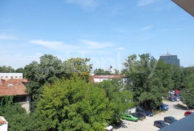 Apartament spatios cu 4 camere nemobilat - 1