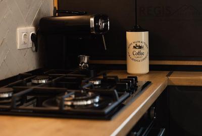 Apartament cu 2 camere semidecomandat, mobilat în Tractorul